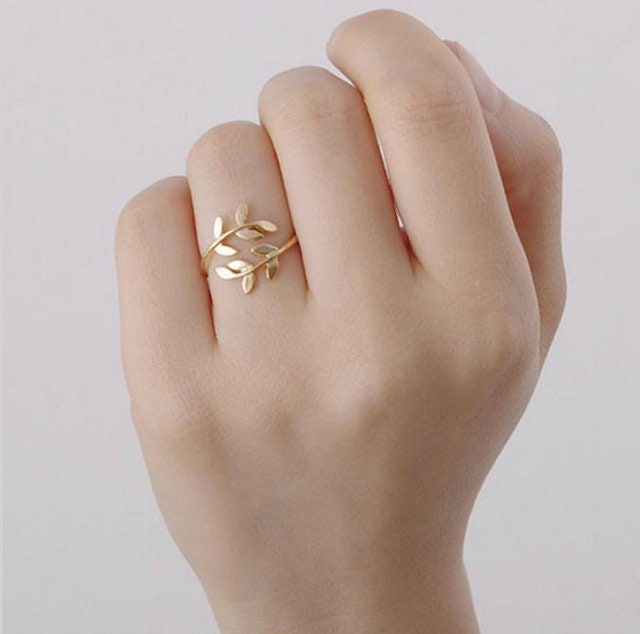 Shiny Gold Leaf Branch Ring, Gold Leaf Ring, Layering Ring, Vine Ring, Laurel Ring, Nature Jewelry, twig ring, branch ring, tree ring,